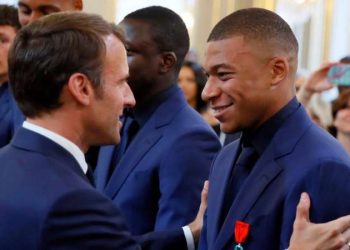 مبابي مع ماكرون رئيس فرنسا