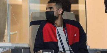 مؤمن زكريا يحتفل مع لاعبو ليفربول ومحمد صلاح بعد التتويج بكأس الاتحاد الإنجليزي